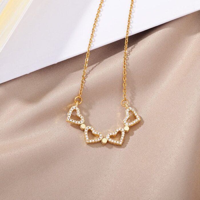 Retro Magnetic Folding Heart-Shaped Four-leaf Clover Pendant Necklace (Random Color) - Each - Image 12